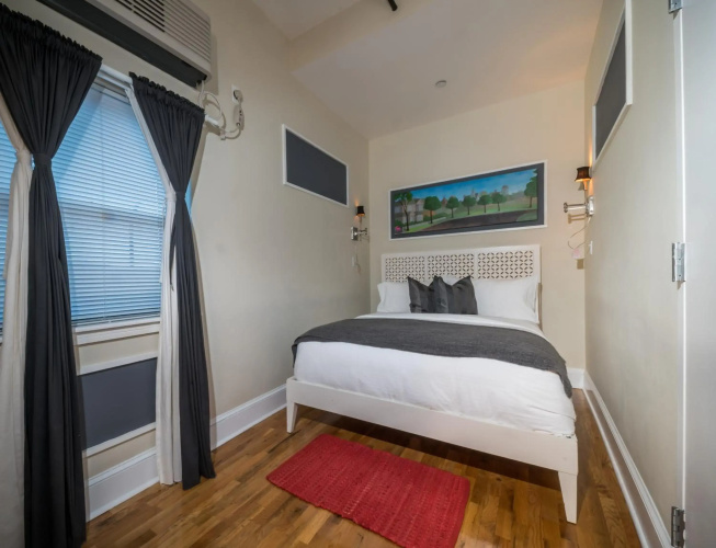 Henry Norman Hotel