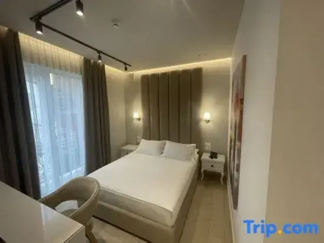Deluxe Double room with city view