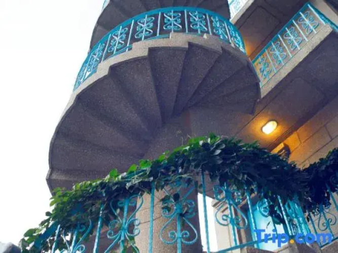 92 Castle Villa Hotel