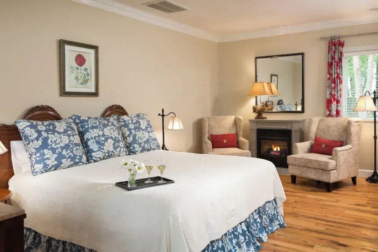 Chanticleer Inn Bed & Breakfast