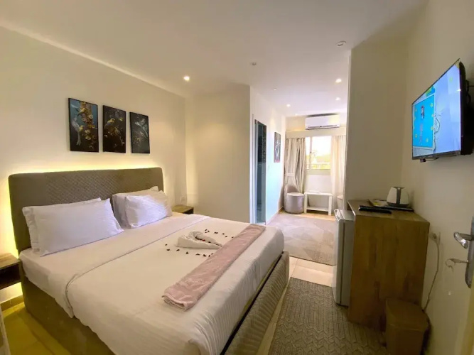 Seven Pyramids Inn