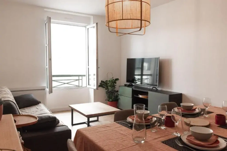 2 Bedrooms Apartment