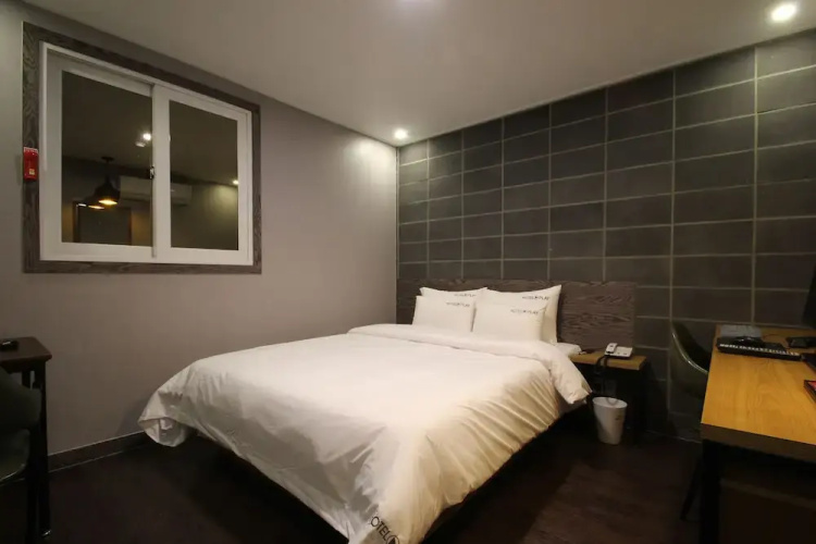 Play Hotel