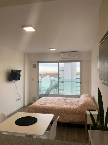 Studio Francia (Fac. Medicina, HECA, UCA. Parque)