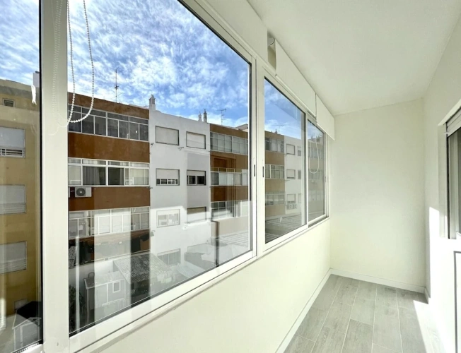 3 Bedrooms Apartment
