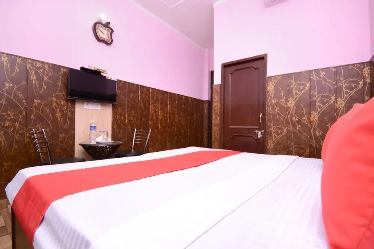 OYO 28097 Hotel Park View