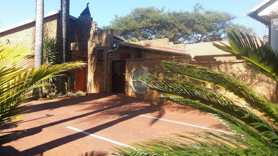 The Club House Guesthouse