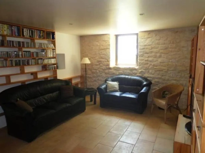 5 Bedrooms Cottage