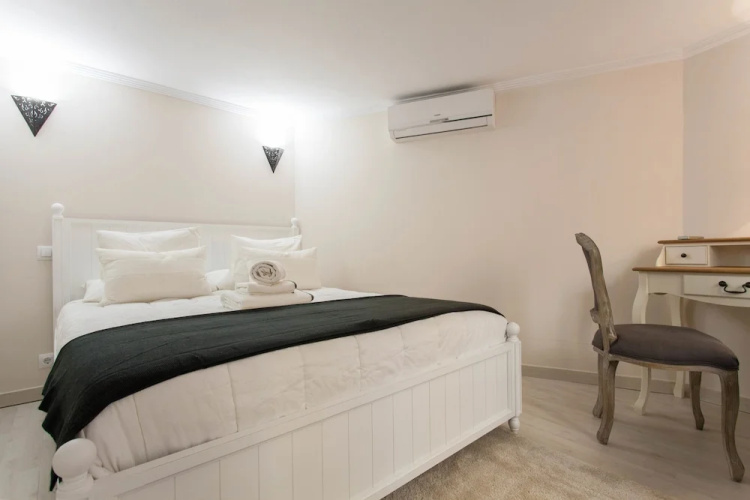 Plaza Mayor Flats