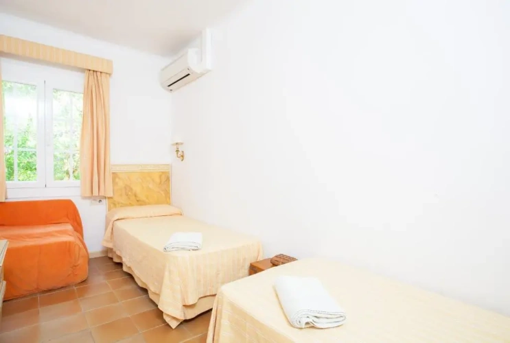4 Bedrooms Villa