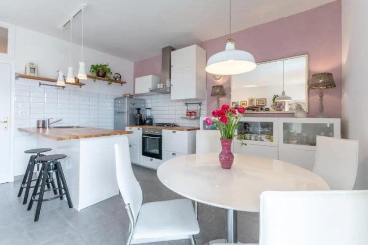 2 Bedrooms Apartment with balcony and with sea view