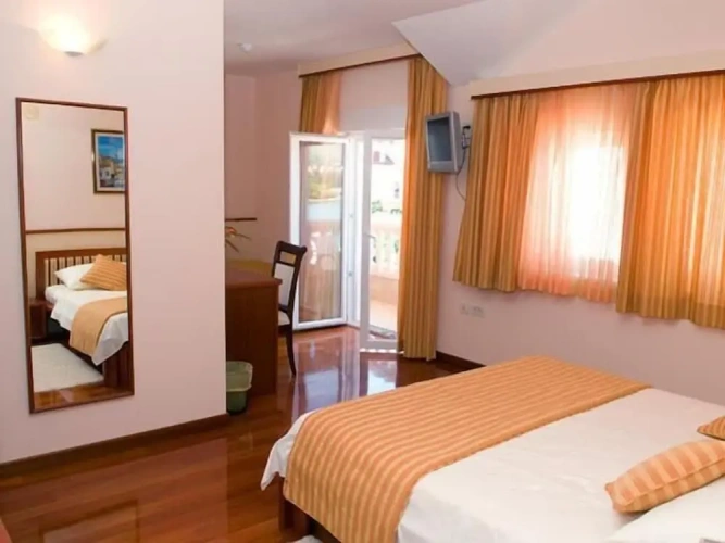 Standard Triple room with balcony