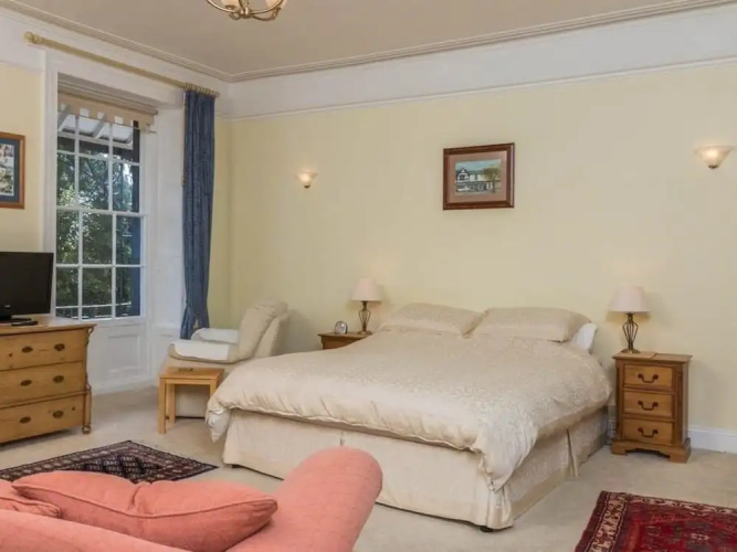 Lammas Park House