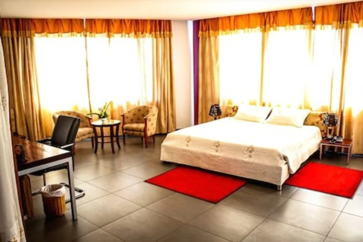Maxlot Hotel