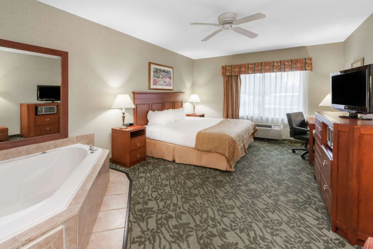 Baymont by Wyndham Grand Rapids N/Walker