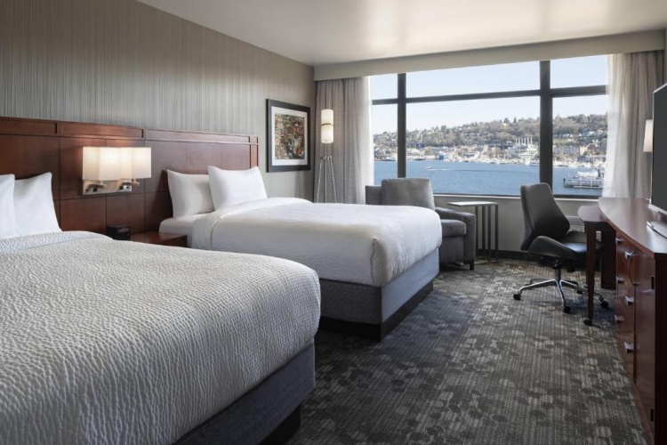Standard Quadruple room with lake view