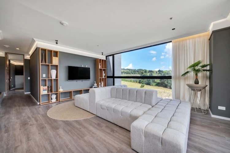 2 Bedrooms Apartment