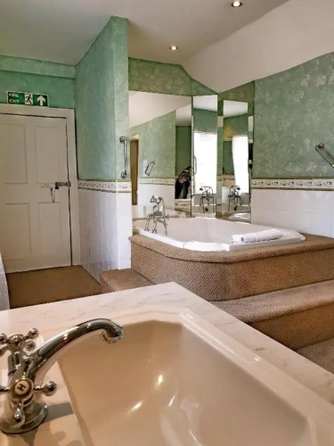 Superior Single Suite