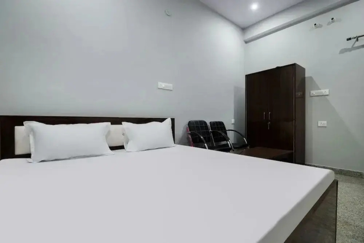 Hotel Sapphire Palace 2 by OYO Rooms