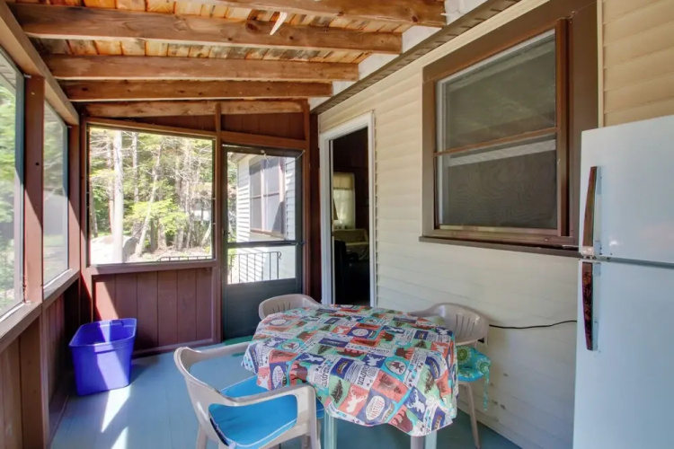 'the Birches' Raymond Getaway w/ Beach & Boat Dock