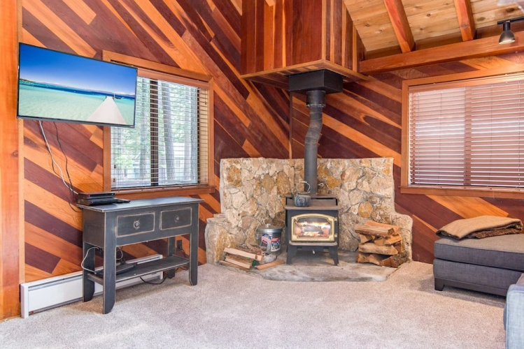 7290 4th Ave Cabin