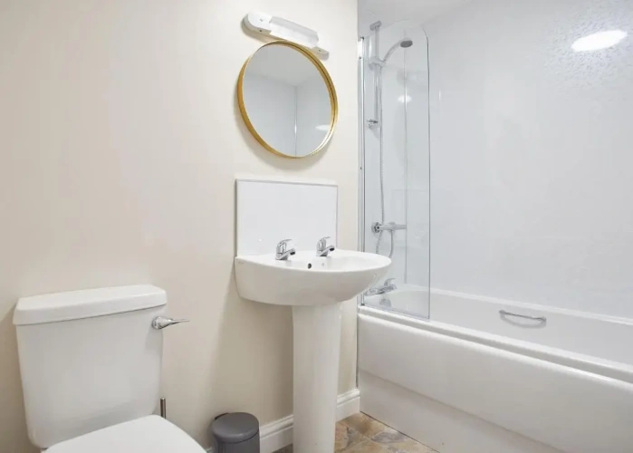 4 Bedrooms Cottage