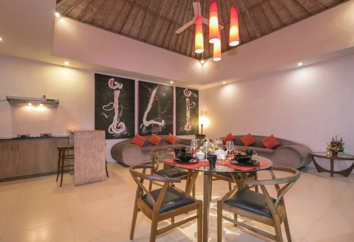 2 Bedrooms Villa