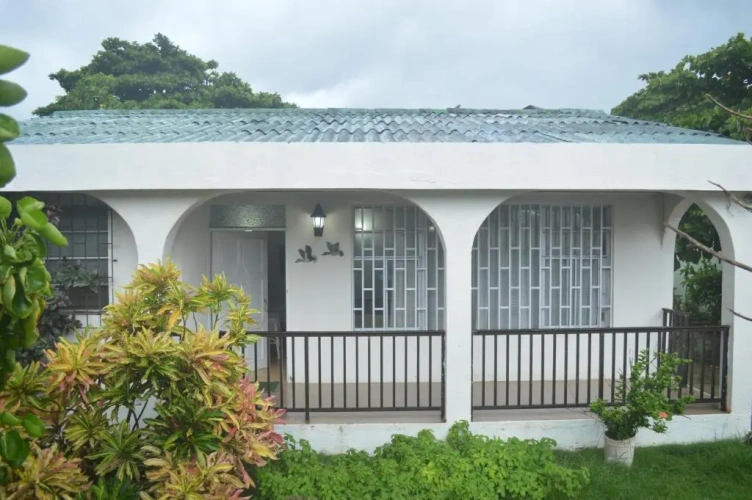 3 Bedrooms Cottage