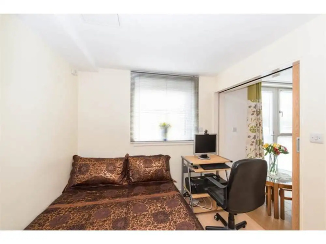 2 Bedroom Apartment In Edinburgh