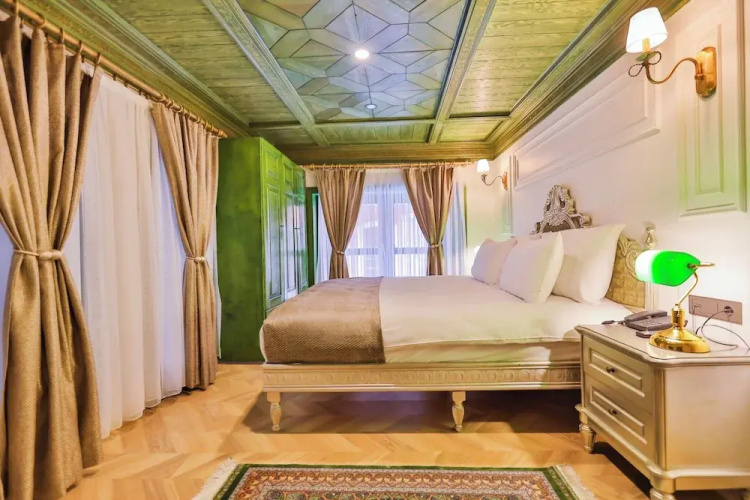 Emerald Mansion Hotel