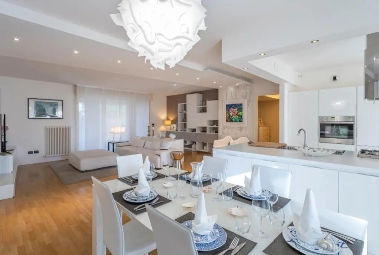 2 Bedrooms Apartment