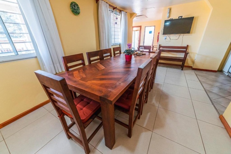 3 Bedrooms Apartment