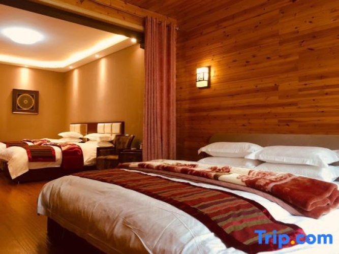 Deluxe Family Suite