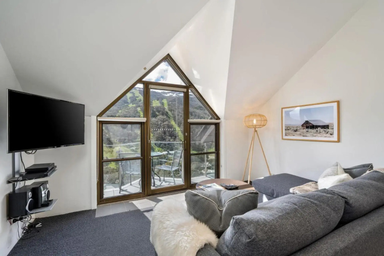 Lantern 1 Bedroom Balcony with Sweeping Mountain View