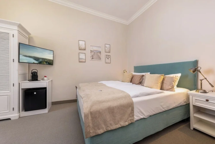 Standard Double room with balcony and with partial sea view