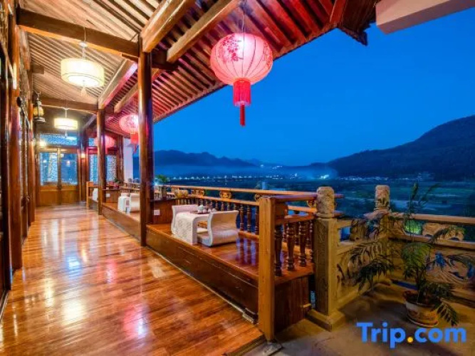 Tengchong Yinghe sightseeing Inn