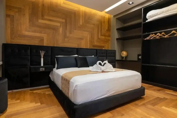 Suite with city view