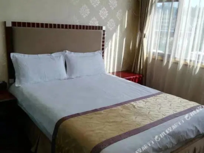 Tongnan Tianbao Hotel