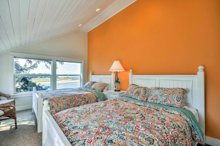 Waterfront Seaside Beach Home w/ Views & Hot Tub!