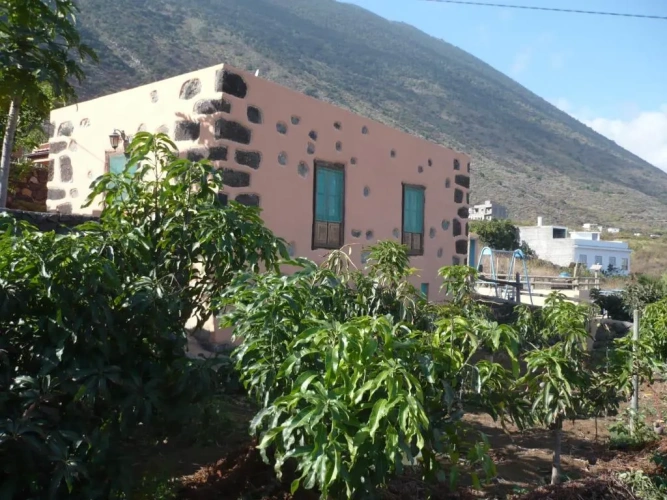 2 Bedrooms Cottage