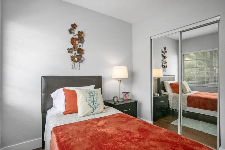 2 Bedroom Deluxe Apt on Collins Ave