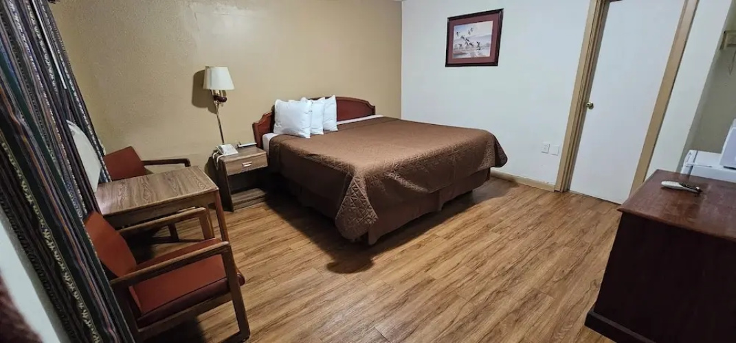 Deluxe Inn