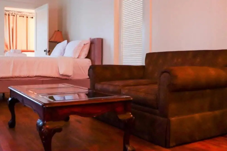 Spacious Corporate Lodging in Downtown Lafayette