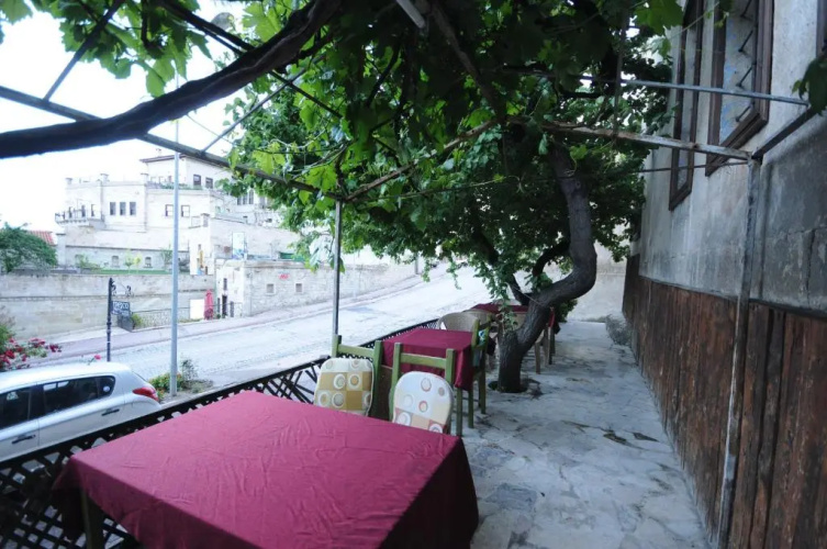 Born Hotel