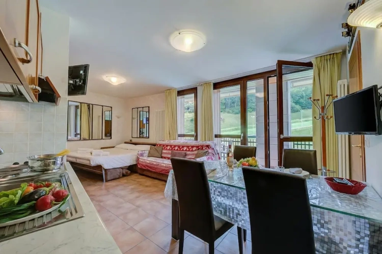Family Studio with mountain view