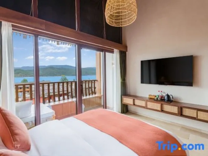 Duplex Suite with lake view