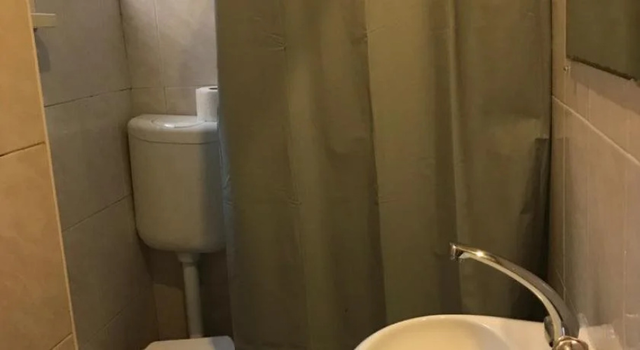 Peters Guesthouse - AL