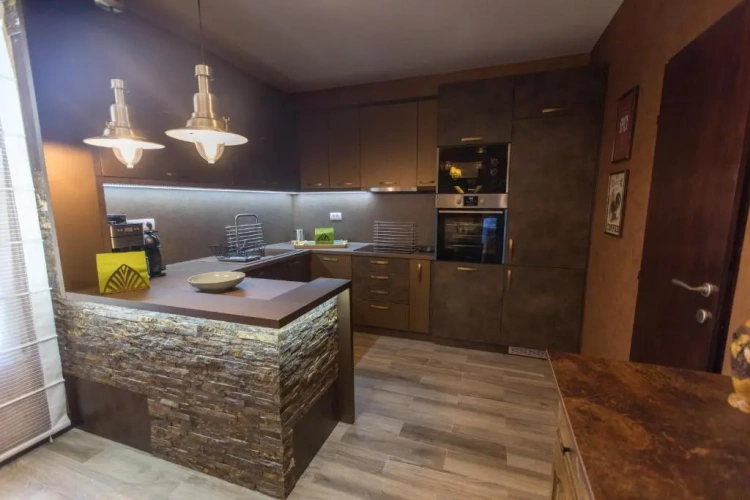 5 Bedrooms Cottage