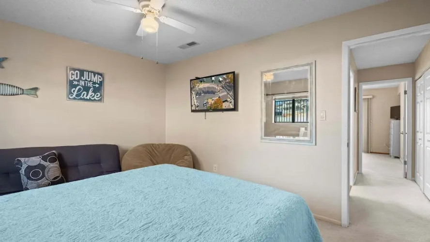 Easy Breezy Lakefront for 6