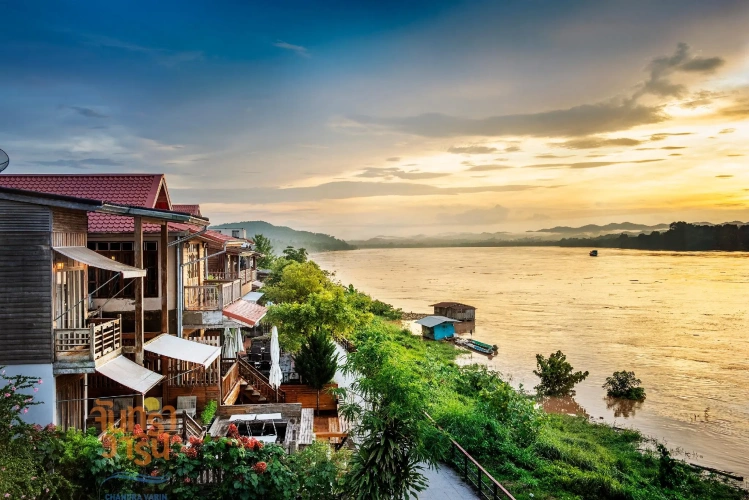 Suite with river view